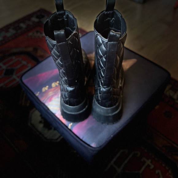 Public Desire women’s black quilted chunky Chelsea platform boots size 37 - Picture 2 of 5